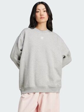 Adidas ESSENTIALS FLEECE LONG
OVERSIZED CREW SWEATSHIRT